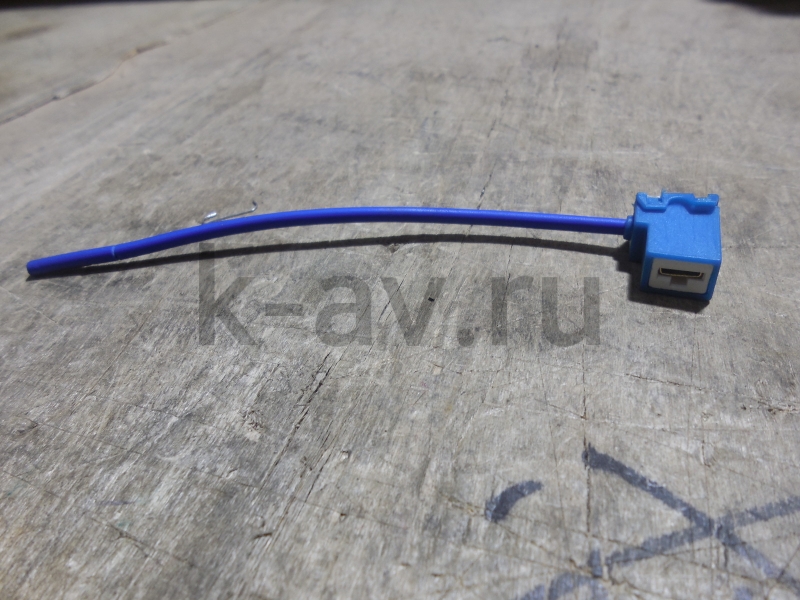 картинка Патрон (штекер) с проводами под лампу H1/H3 (Г-обр.) (H1H3-P) от магазина Китай-Авто