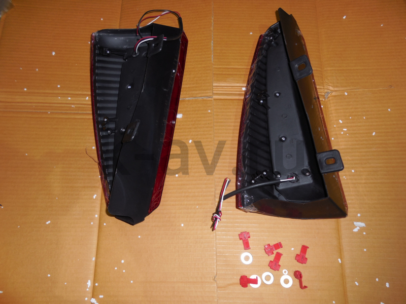 картинка Фонари задние верхние (кт 2шт) - Geely Emgrand X7 (1017026863+1017026864) от магазина Китай-Авто