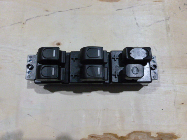 картинка Блок управления стеклоподъемников водительской двери (без накладки) - Hover H3, H5 (3746500-K80-0089-N) от магазина Китай-Авто